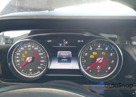 2017 Mercedes-Benz E 300 4Matic z USA, uszkodzony, nr VIN WDDZF4KB9HA135677